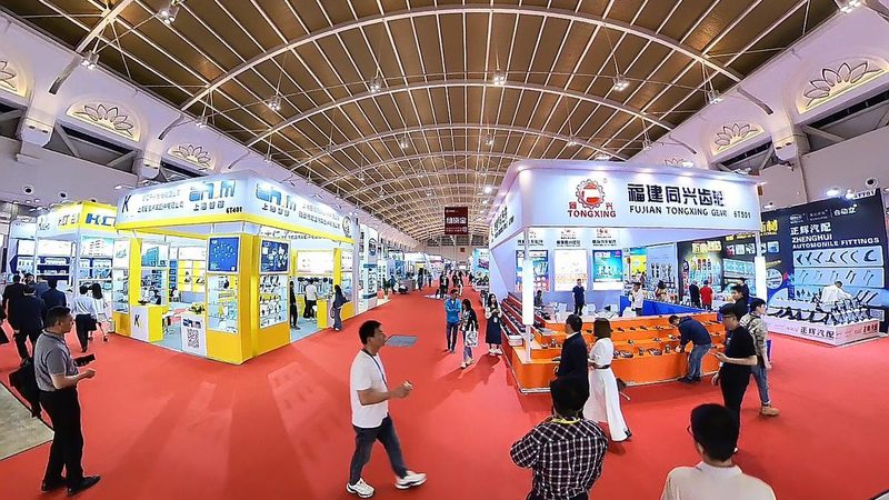 宝马5系大灯总成更换：费用构成与合理预期**